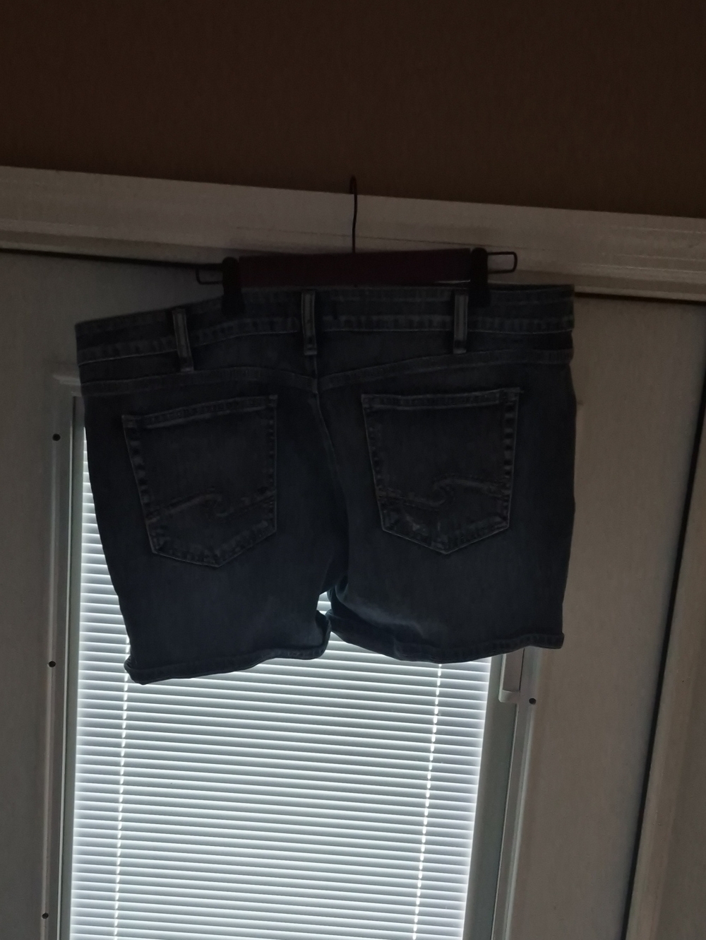 Silver Jeans Women’s Boyfriend Denim Shorts in Dark Blue Wash